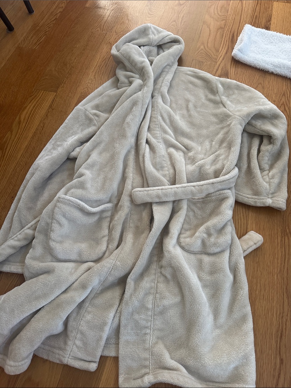 summer & rose Plush Hooded Bath Robe in Light Gray